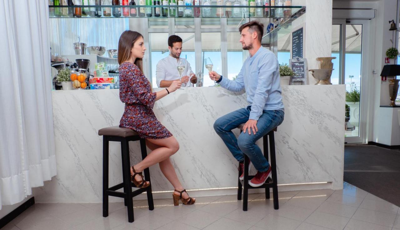 Hotel Lungomare Cattolica Ngoại thất bức ảnh