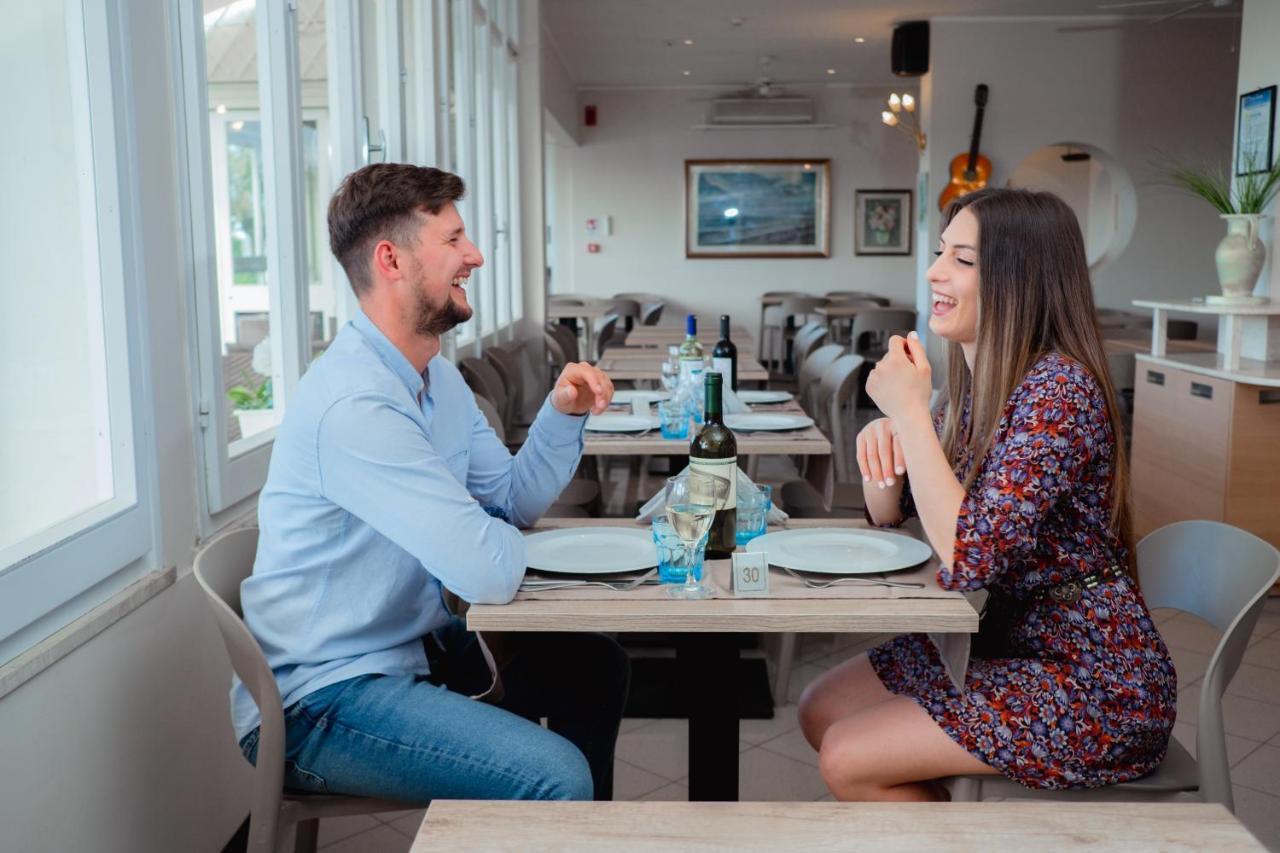 Hotel Lungomare Cattolica Ngoại thất bức ảnh