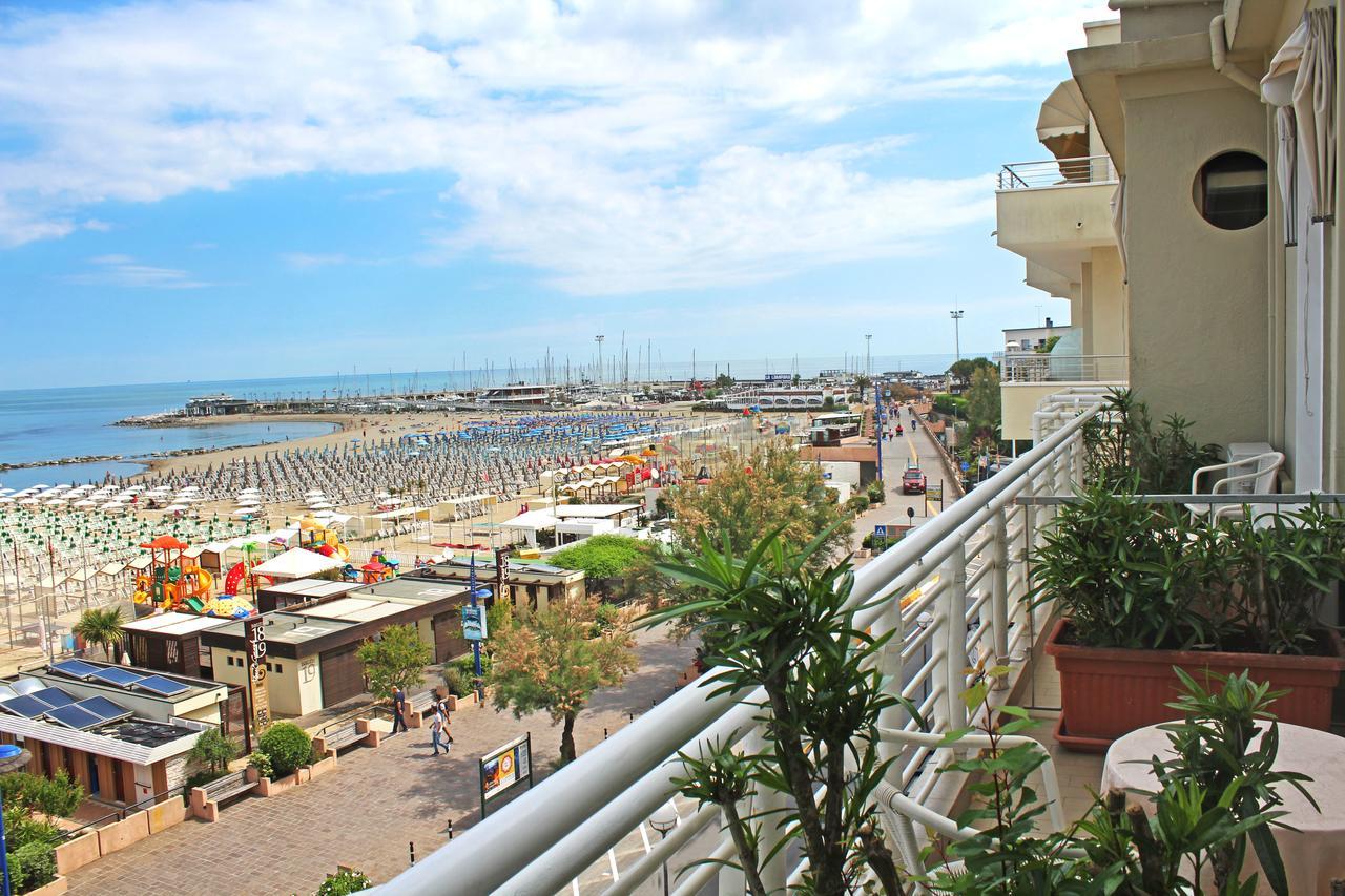 Hotel Lungomare Cattolica Ngoại thất bức ảnh