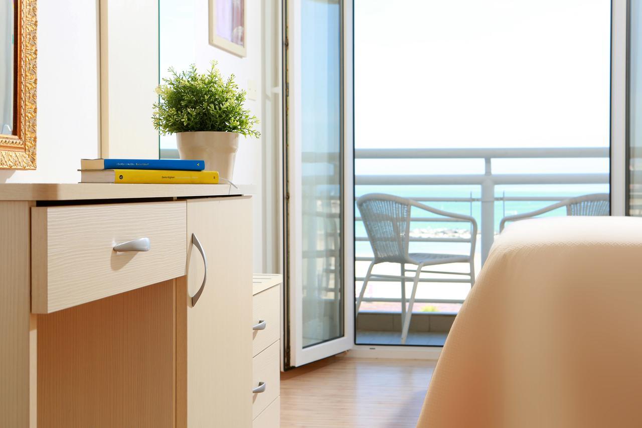 Hotel Lungomare Cattolica Ngoại thất bức ảnh