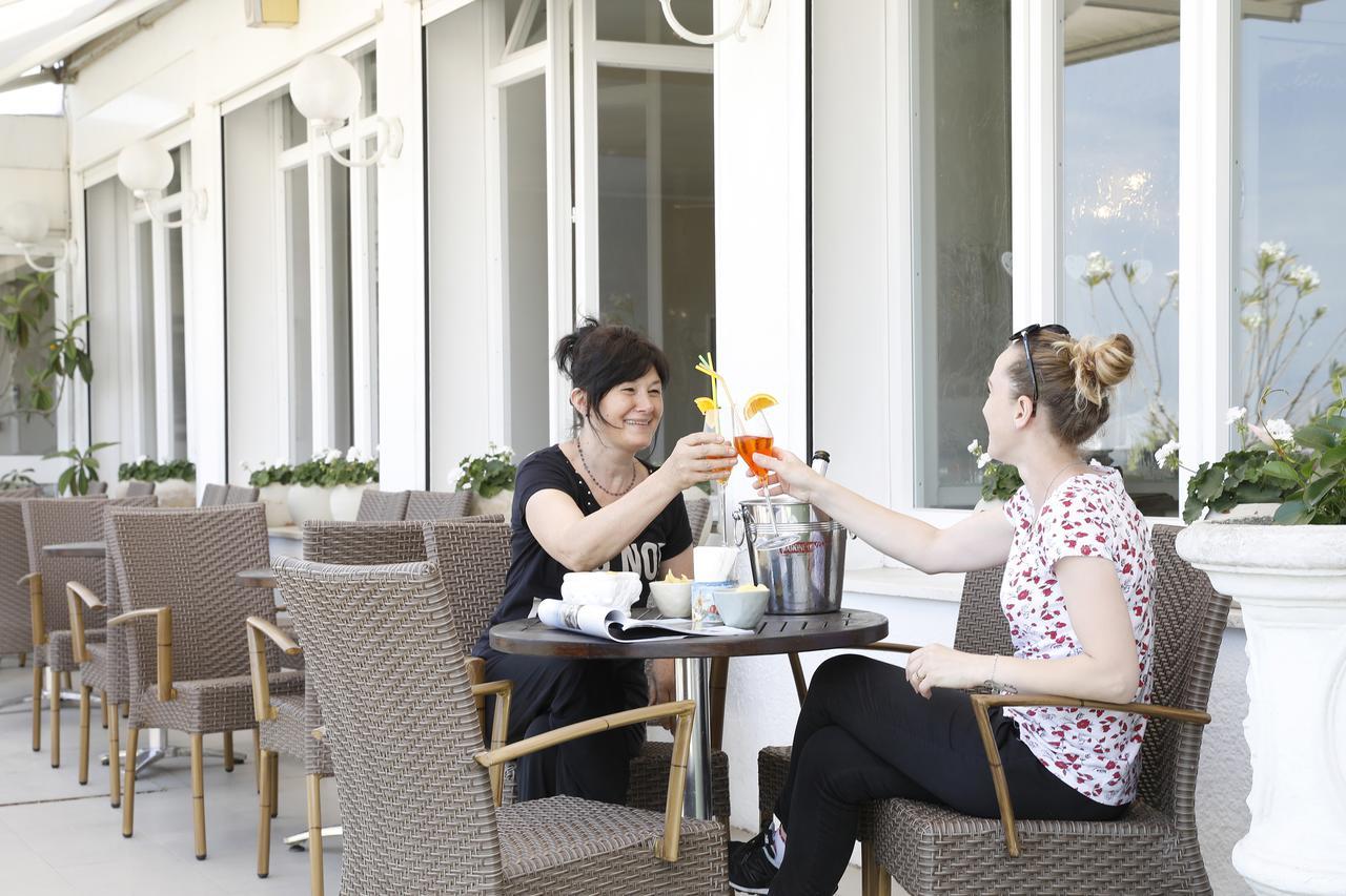 Hotel Lungomare Cattolica Ngoại thất bức ảnh